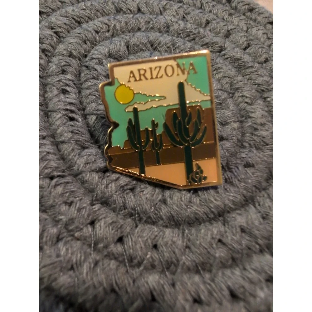 Arizona State Souvenir lapel Hat Pin Button Travel Cactus Sun‎ Cacti Desert
